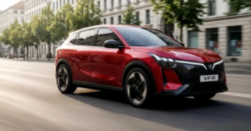 VinFast VF 8 thế hệ mới ra mắt: Giá từ 999 triệu, pin 60,13 kWh, đi 500 km