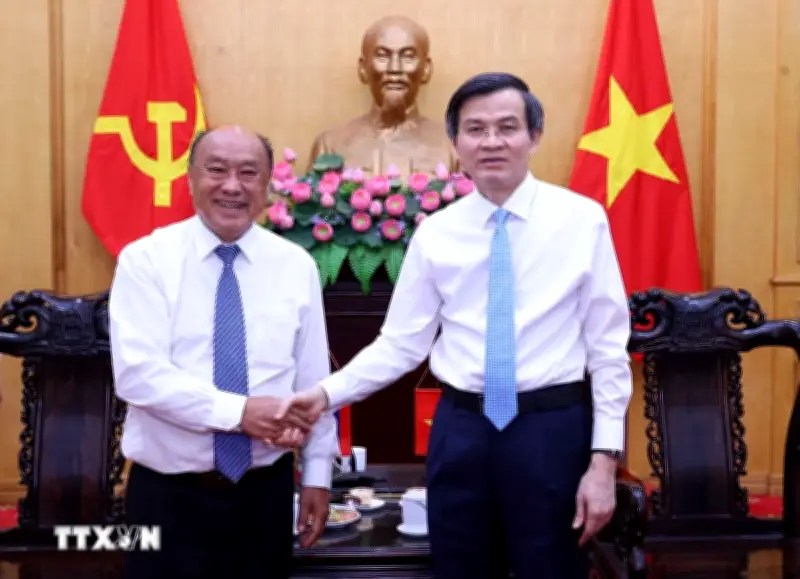 Việt-Lào đổi mới hợp tác đào tạo cán bộ và nâng cao năng lực thực thi chính sách