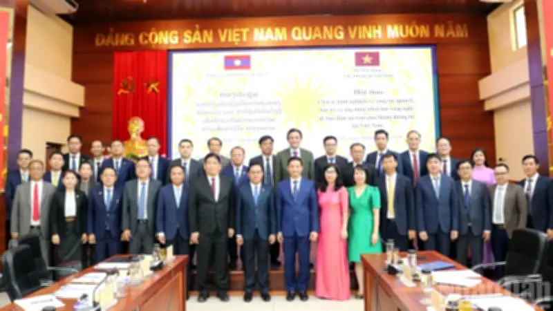 Việt Nam chia sẻ kinh nghiệm quản lý hạ tầng giao thông với Lào