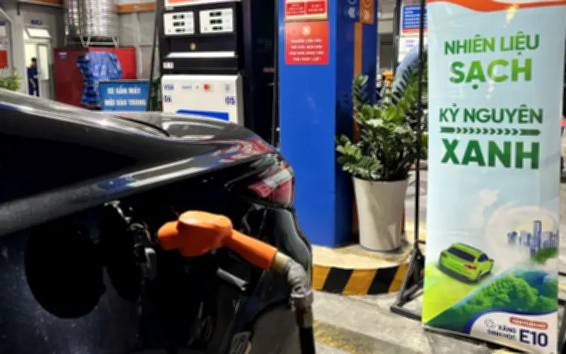 Việt Nam chuyển sang dùng xăng E10: Có cần xả hết xăng cũ trước khi đổ?