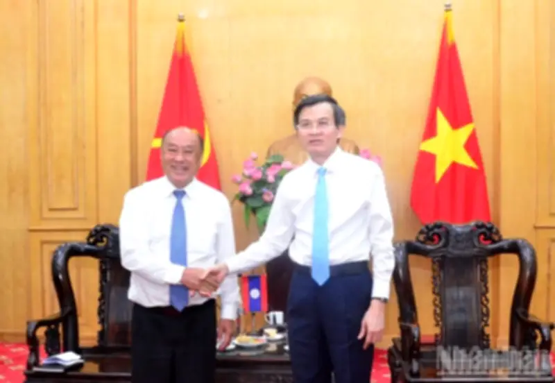 Việt Nam-Lào tăng cường hợp tác văn hóa, du lịch và đào tạo cán bộ