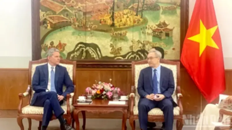 Việt Nam và CNN đẩy mạnh hợp tác quảng bá văn hóa, du lịch