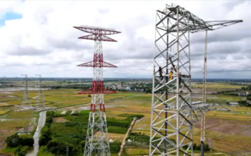VNECO phủ nhận tham gia dự án 500kV mạch 3, chuẩn bị chuyển sàn UPCoM