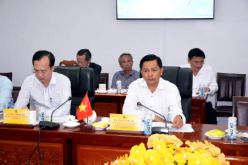 Vĩnh Long hợp tác Hà Lan khai thác cát biển bền vững