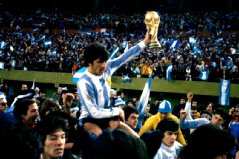 World Cup 1978: Mario Kempes và chức vô địch gây tranh cãi của Argentina
