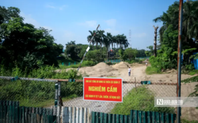 Xã Thiên Lộc tạm dừng cưỡng chế bãi cát ngoài đê sông Hồng, nhiều doanh nghiệp tự khắc phục