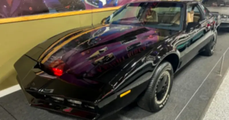 Xe 'Knight Rider' bị phạt tốc độ dù đang nằm trong bảo tàng cách New York hơn 1.300 km