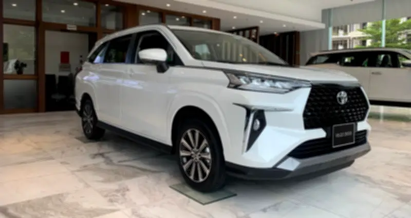 Xe MPV xăng tháng 4: Toyota Veloz Cross soán ngôi Mitsubishi Xpander