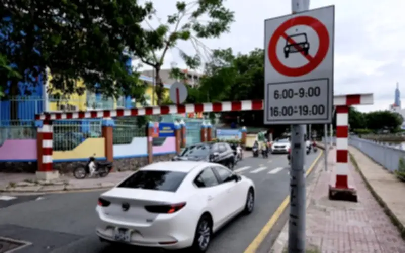 Xe ô tô đi vào đường cấm năm 2026 bị phạt bao nhiêu tiền?