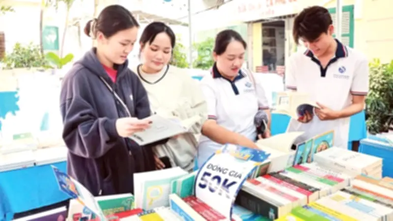 Xe thư viện lưu động mang tri thức đến vùng sâu tại Khánh Hòa