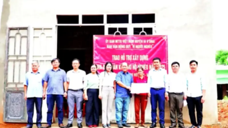 Xây dựng thế trận lòng dân gắn với phát triển kinh tế bền vững