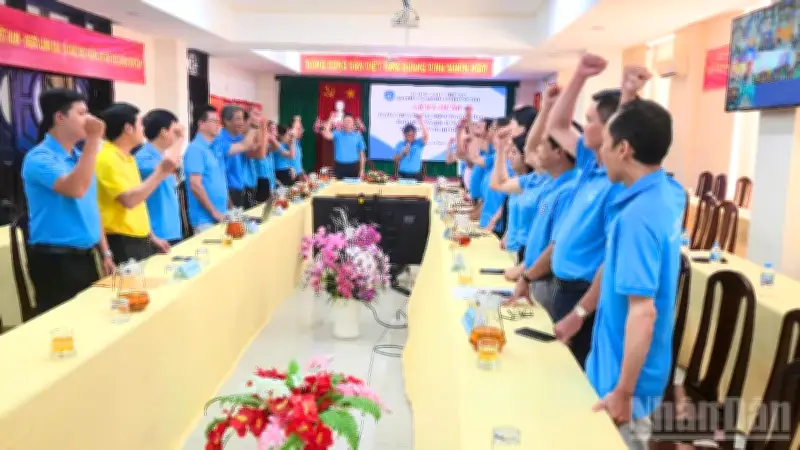 Đẩy mạnh phát triển người tham gia bảo hiểm xã hội, bảo hiểm y tế