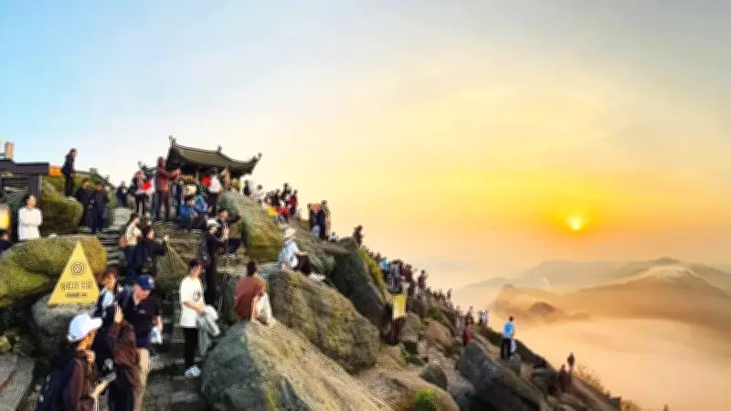 Yên Tử đón hơn 1 triệu khách, du lịch tâm linh bùng nổ sau khi được UNESCO vinh danh