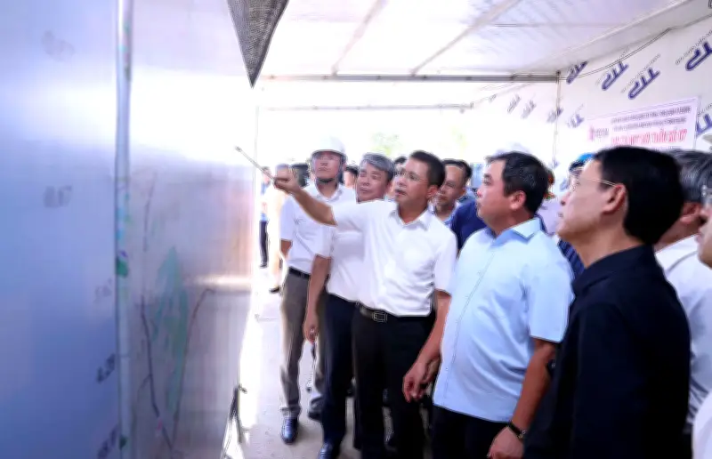 Yêu cầu tăng tốc hoàn thiện giao thông trục Tây Thăng Long