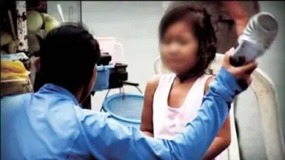 Bé 2 tuổi bị mẹ và người tình bạo hành đến hôn mê