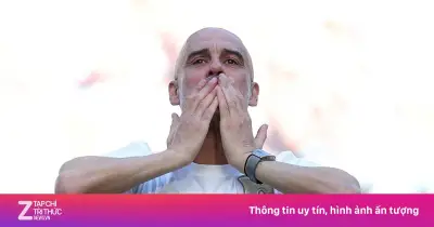 Bernardo Silva khiến Pep Guardiola 'đỏ mặt' với câu hỏi về meme ghế trống