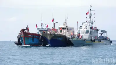 Biên phòng Hải Phòng cứu hộ hai tàu cá Trung Quốc gặp nạn trên biển