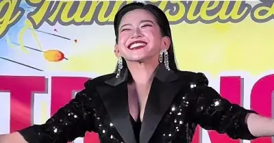 Bình Tinh mặc sexy hát cổ nhạc tại lễ hội Nghinh Ông gây tranh cãi