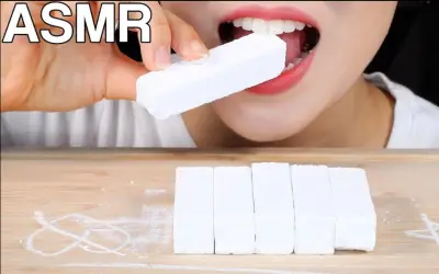 Cô gái nghiện ăn phấn viết bảng gây ám ảnh trên mạng xã hội
