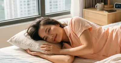 Cách ra khỏi giường đúng cách để tránh đau lưng buổi sáng