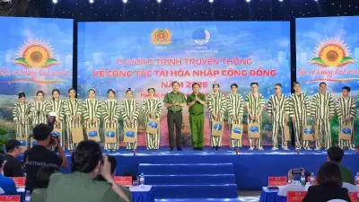 Chương trình tái hòa nhập cộng đồng 'Đi về hướng bình minh' tại Hà Nội