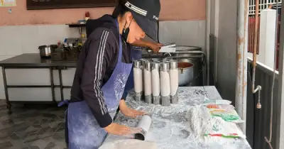 Cháo sát cá lóc Đồng Hới: Món ngon từ bột gạo lứt giữ lửa nghề truyền thống
