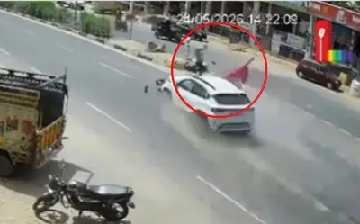 Cặp vợ chồng ở Ấn Độ bị ô tô đâm văng 6 mét khi sang đường