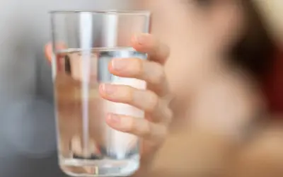 Cậu bé 10 tuổi suýt tử vong vì uống quá nhiều nước trong thời gian ngắn