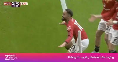 Cunha gây bão với màn ăn mừng lướt sóng, MU hạ Liverpool 3-2