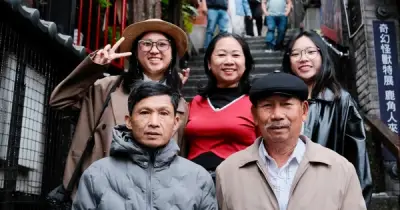 Gen Z chi trăm triệu đưa mẹ đi du lịch: Xu hướng 'trả lại thanh xuân' cho cha mẹ