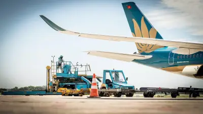 Giữ nhịp ngành hàng không khi bề mặt đường băng chạm ngưỡng 80 độ C