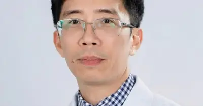 Giáo sư Mai Duy Tôn cứu hành khách bị liệt dây thần kinh trên máy bay