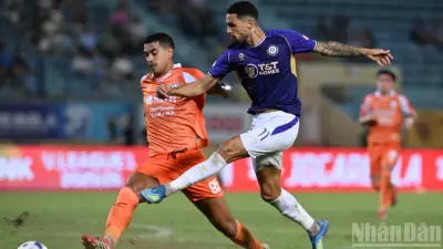 Hà Nội thắng Đà Nẵng 2-1, vươn lên thứ ba V-League