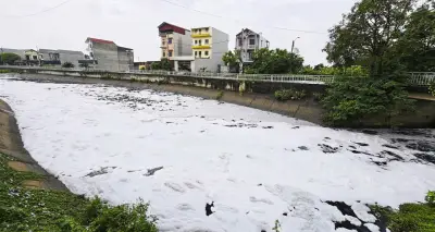 Kênh Kim Đôi Bắc Ninh ô nhiễm nặng, nước đen bọt trắng hôi thối