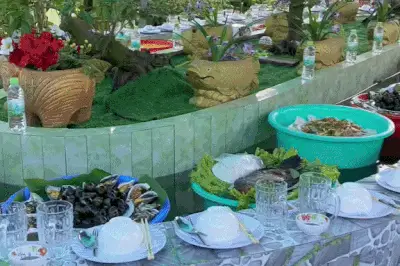 Đám giỗ miền Tây gây sốt với 'lẩu băng chuyền' tự chế độc đáo