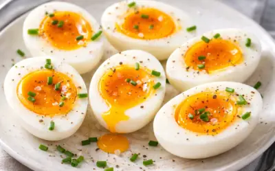 Mùa hè nên ăn trứng thế nào để không tăng cholesterol? Chuyên gia khuyến cáo cách ăn an toàn nhất