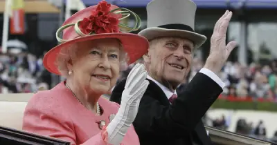 Màn nhảy dù gây sốc của Nữ hoàng Elizabeth II tại Olympic London 2012