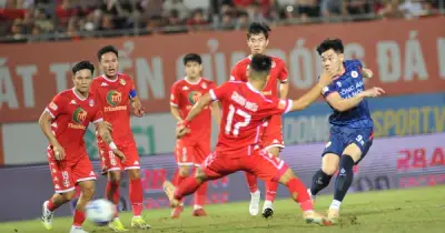 Đình Bắc tỏa sáng, các tuyển thủ Việt Nam ghi dấu ấn tại V-League 2025-2026