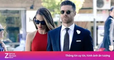 Peter Crouch từng 'cảm nắng' vợ đồng đội Xabi Alonso tại Liverpool