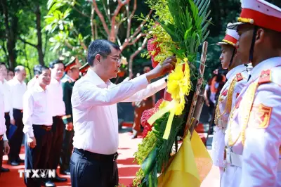 Thủ tướng Lê Minh Hưng tri ân các anh hùng liệt sỹ tại tỉnh Quảng Trị