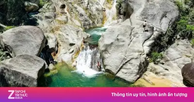 Thác Ma Hao ở Thanh Hóa hút khách giải nhiệt ngày nắng nóng