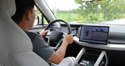 Thuê ô tô tự lái: Tiện lợi và rủi ro từ giao dịch mạng xã hội