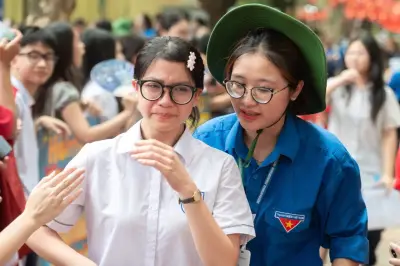 Đề toán thi vào lớp 10 Hà Nội: Học sinh khóc nức nở, giáo viên nhận định gì?