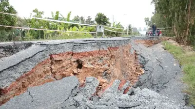 Tây Ninh: Hàng loạt tuyến đường sụt lún nghiêm trọng, người dân lo lắng
