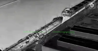 UAV Ukraine tập kích tàu Hạm đội Biển Đen và kho dầu Nga