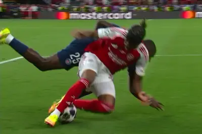 Vì sao Arsenal bị từ chối quả phạt đền tranh cãi ở chung kết Champions League?