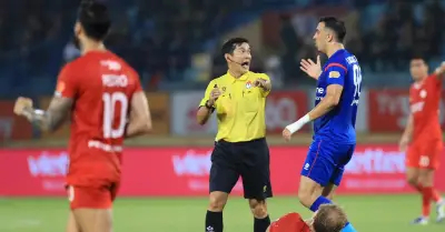 VFF xử lý trọng tài sai phạt đền, Thể Công Viettel mất điểm