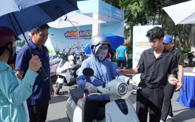VinFast Evo Lite gây sốt tại ngày hội đổ xăng lấy điện, thu hút hàng trăm lượt lái thử