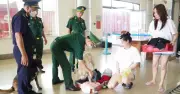 18 công dân Việt Nam bị bàn giao từ Campuchia qua cửa khẩu Hoa Lư
