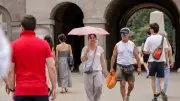 Anh ban cảnh báo nắng nóng mức cam đầu tiên trong năm 2026